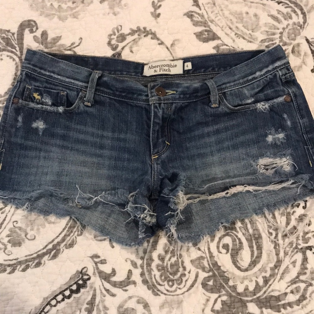 Abercrombie & Fitch 4 jean shorts distressed